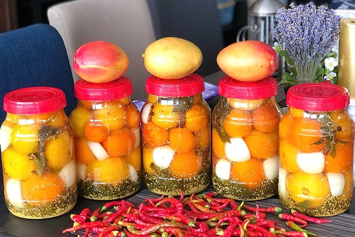 Заготовка сладких томатов с медом и горчицей
